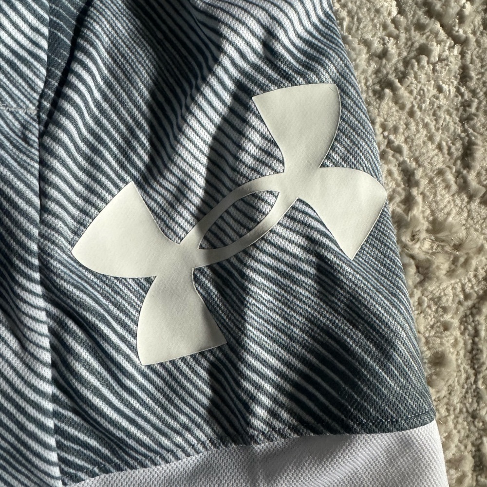 Under Armour Women's Athletic Shorts in Gray and White - Picture 4 of 4